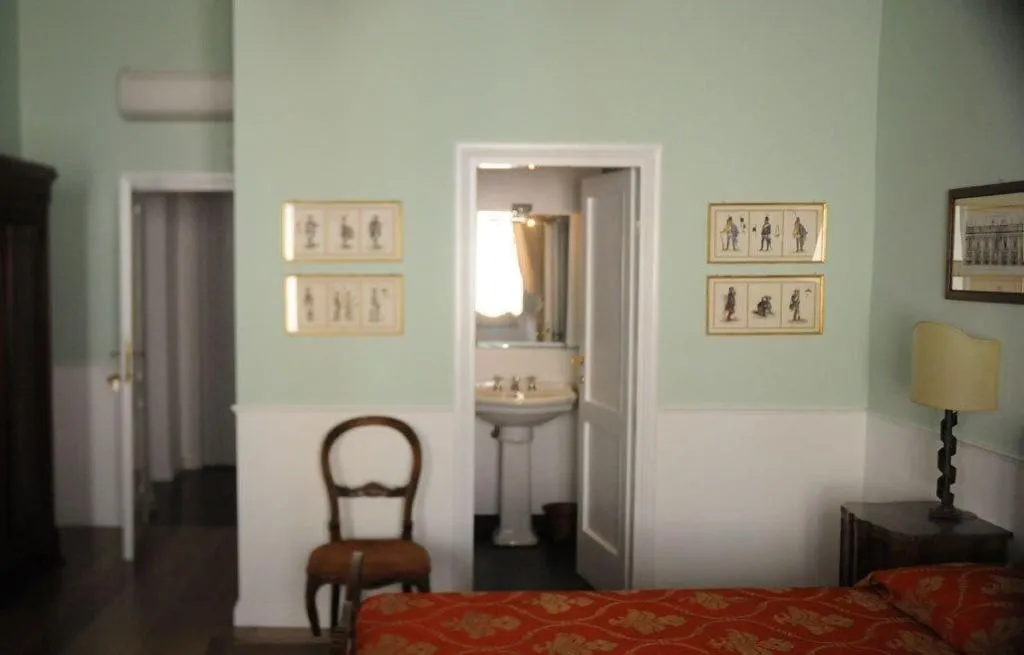 Room, Relais Teatro Argentina, Rome
