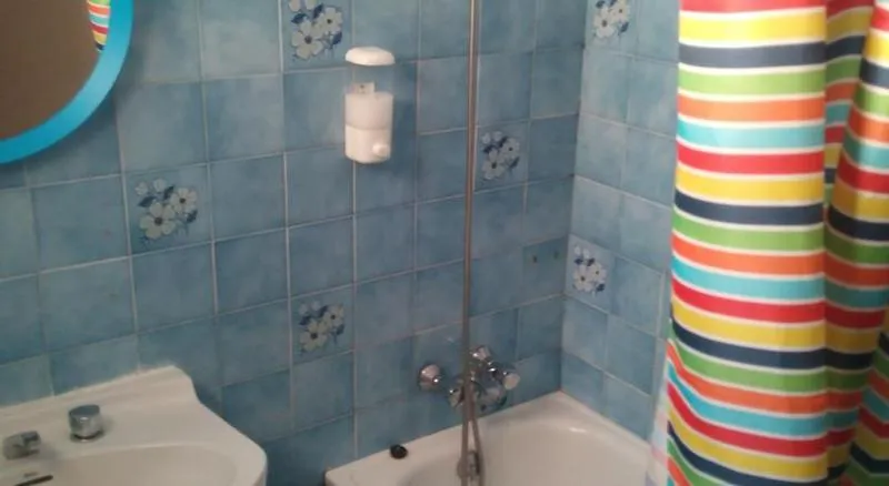 APARTMENT CAPACITY 6 Room, Hostel Trotamundos, Seville