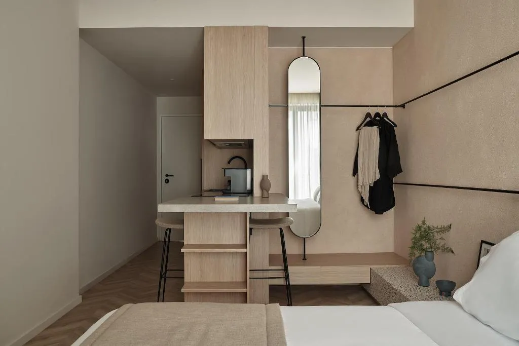 Room, Newel Psychiko, Athens