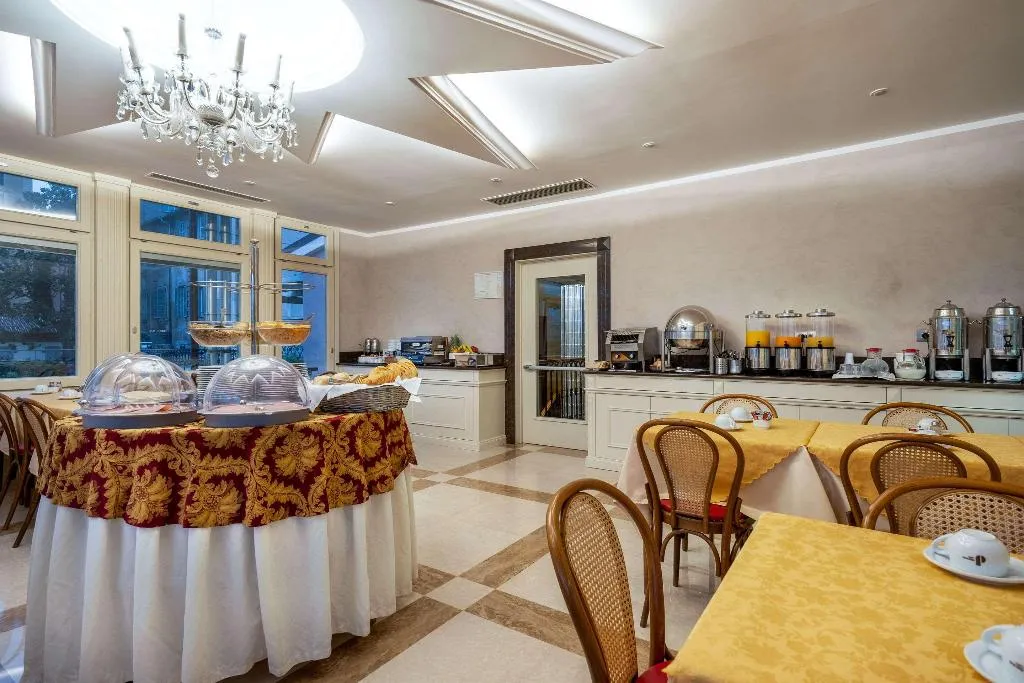 Restaurant, Comfort Hotel Bolivar, Rome