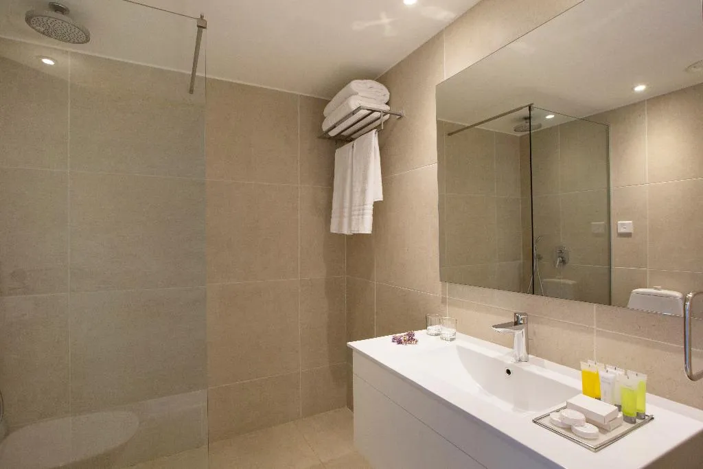 Double or Twin DELUXE PARTIAL OCEAN VIEW Room, Venus Beach Hotel, Cyprus