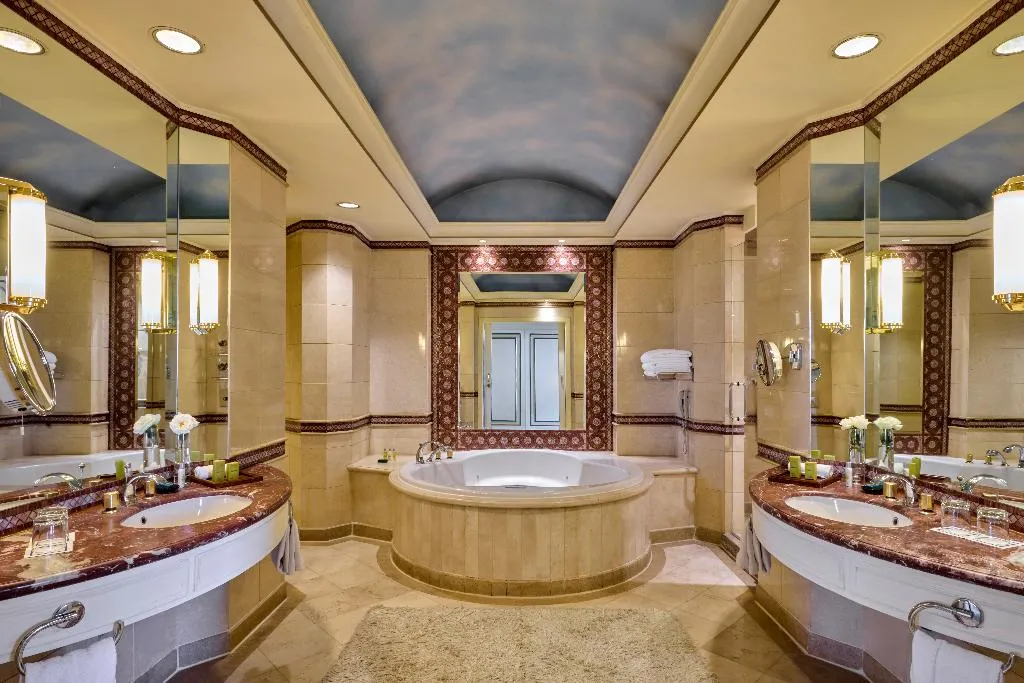 SUITE WITH VIEWS Room, Hilton Cairo Grand Nile, Cairo