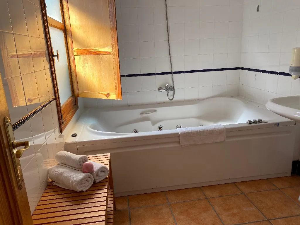 DOUBLE WITH JACUZZI Room, Moscatel Hostal, Costa Del Sol