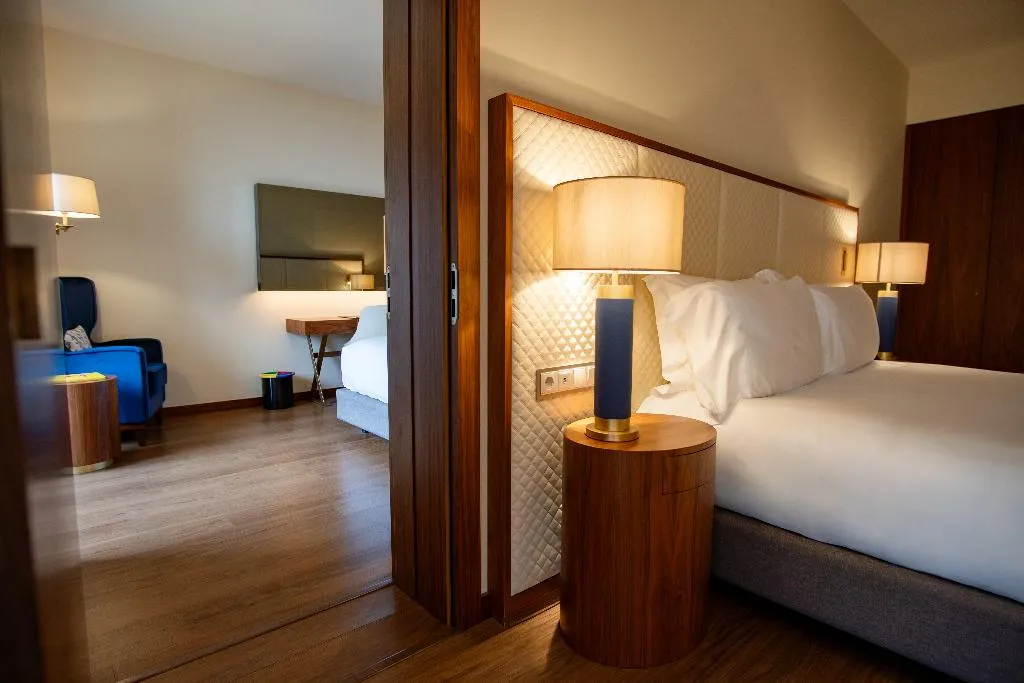 FAMILY ROOM PREMIUM Room, Boeira Garden Hotel Porto Gaia, Curio Collection, Porto