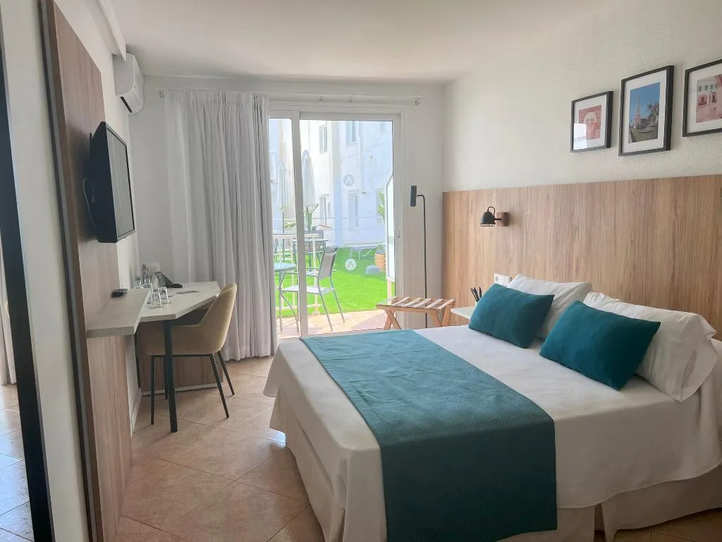 DOUBLE WITH TERRACE Room, Hotel Alfons, Menorca
