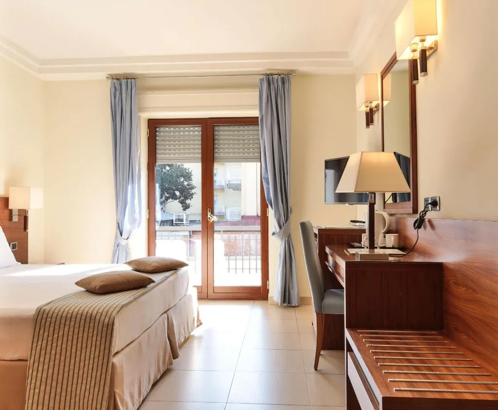 Room, Suites & Residence Hotel, Naples