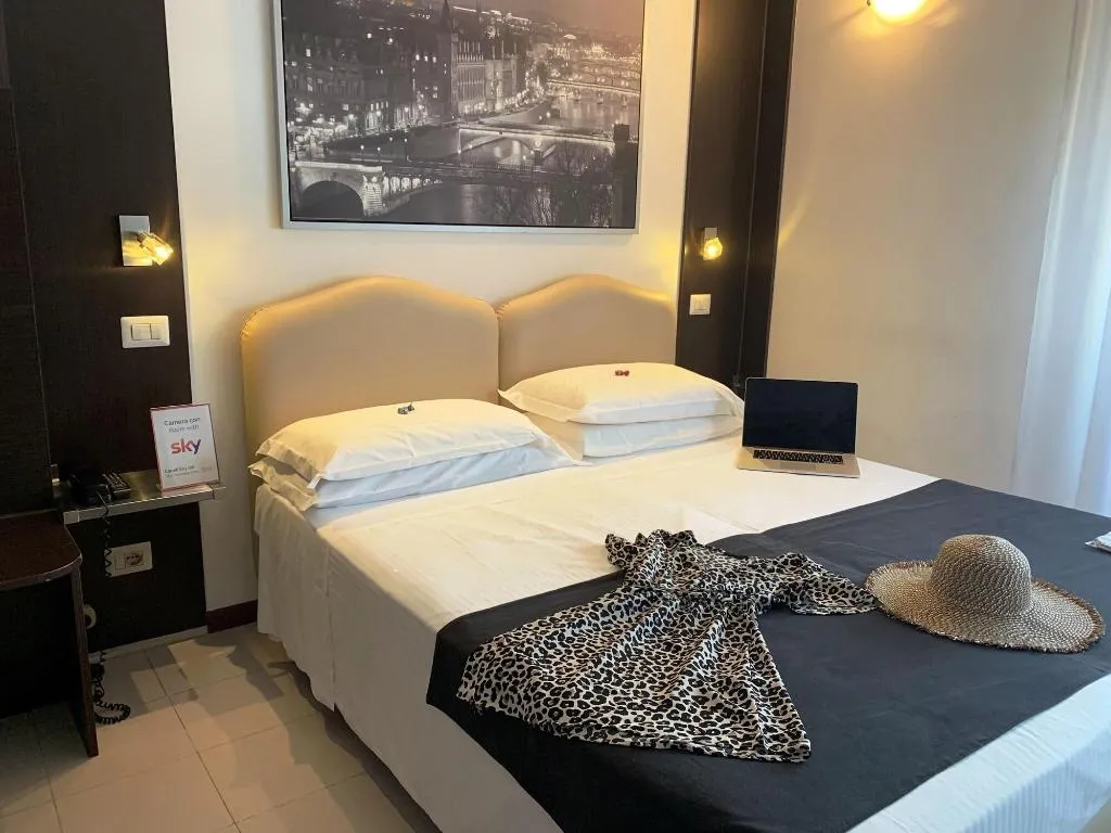 Room, Hotel Perugino, Milan