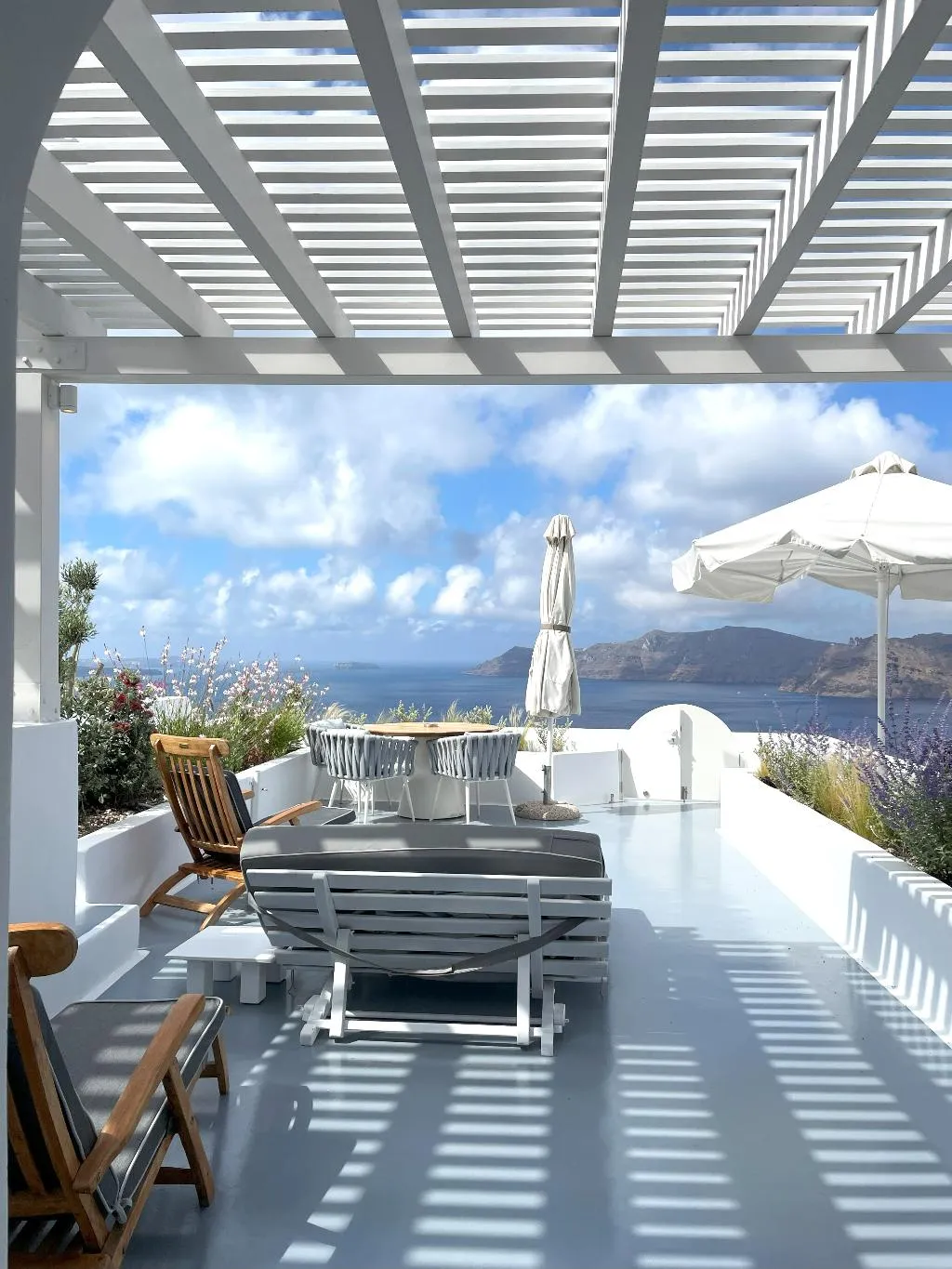 HOUSE WITH JACUZZI Room, IKIES Santorini, Santorini