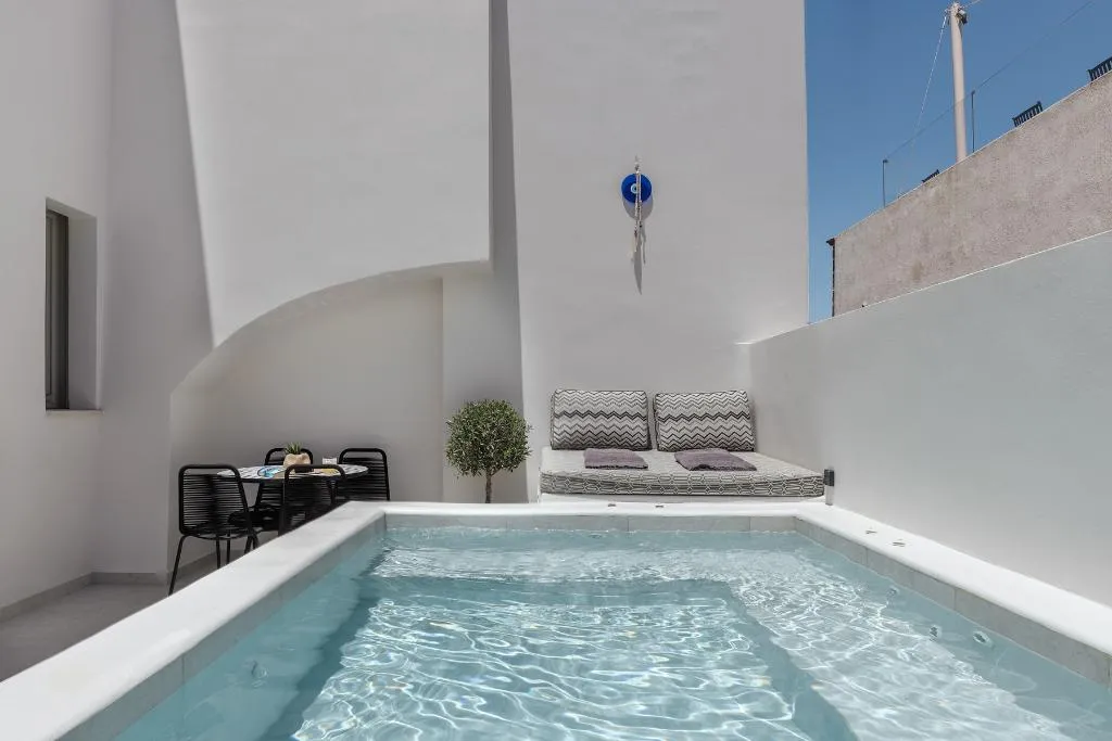 Double or Twin ONE BEDROOM ONE BATHROOM Room, La Madeleine Oia, Santorini