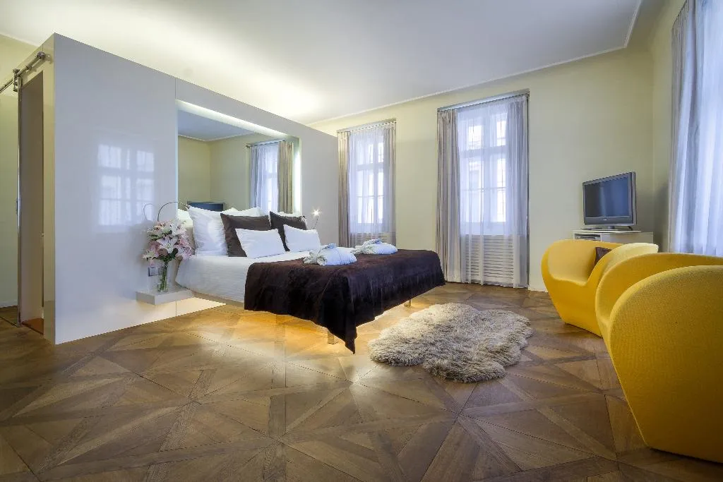 Double or Twin DELUXE Room, Three Storks Hotel, Prague