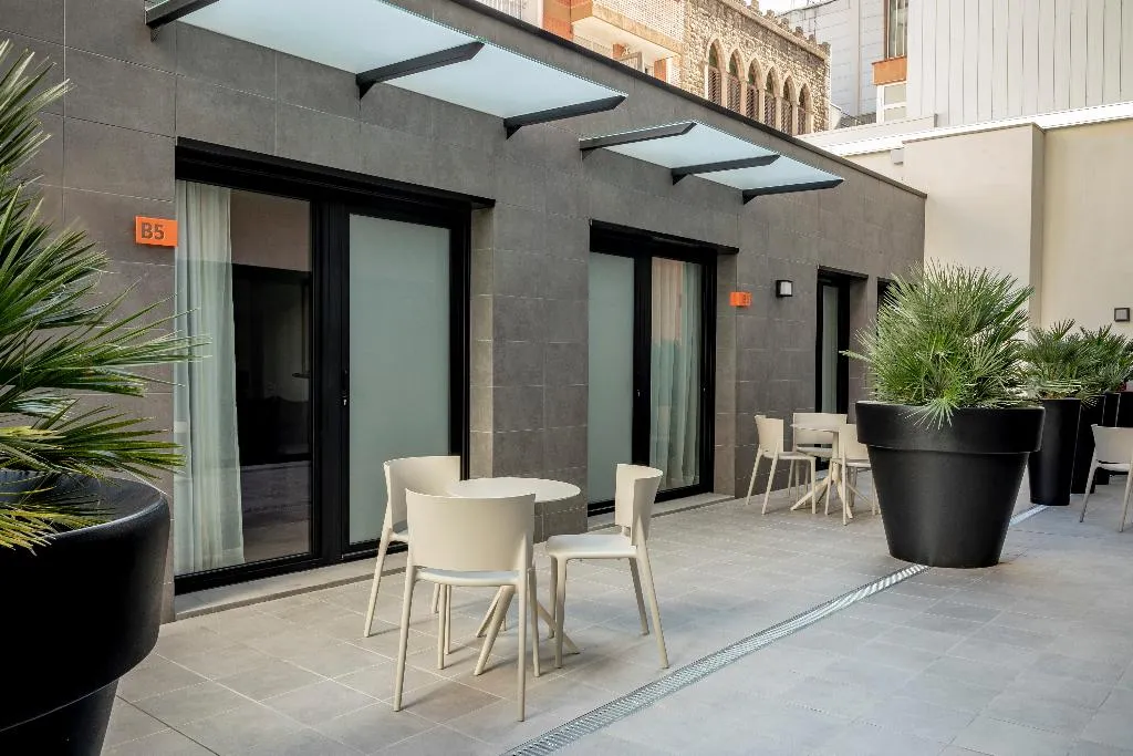 APARTMENT SUPERIOR Room, Europa Apartments, Barcelona