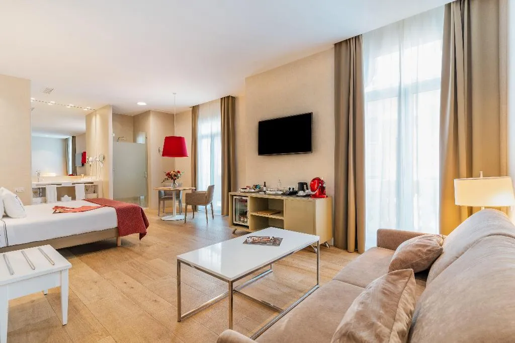 JUNIOR SUITE STANDARD Room, Melia Plaza, Valencia