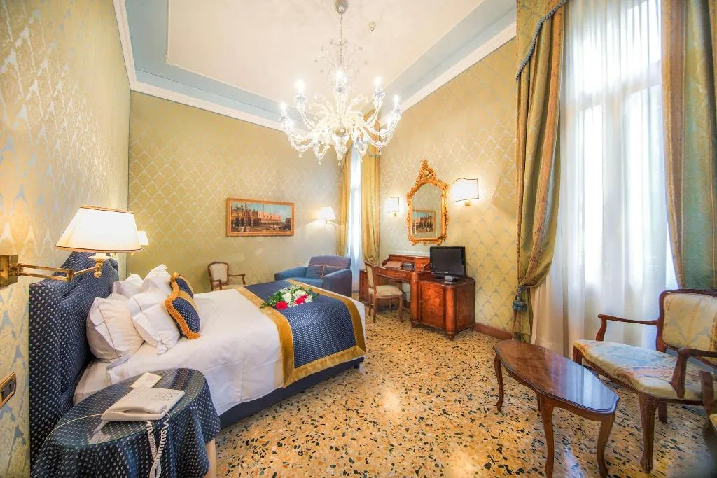 Room, Colombina, Venice