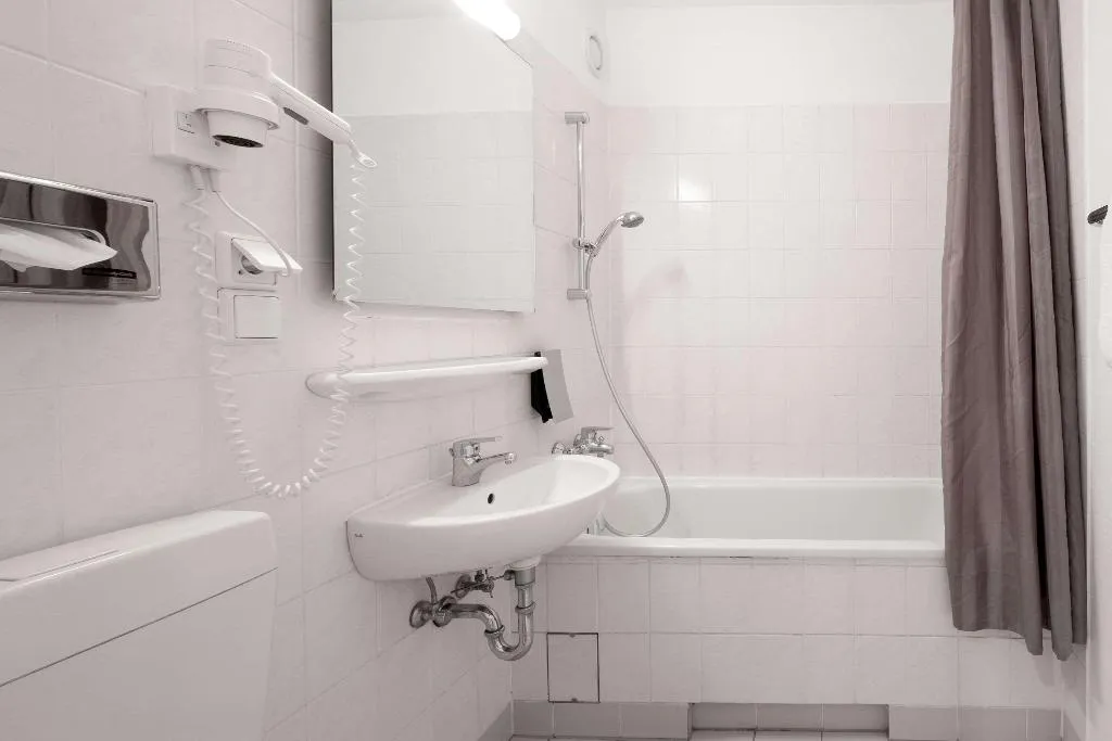 Room, Hotel Berlin Lichtenberg, Berlin