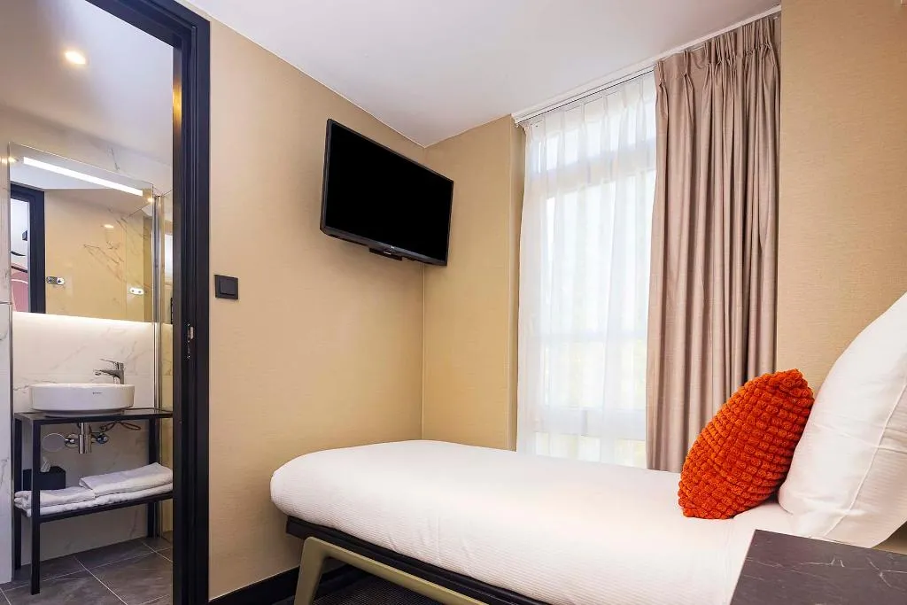 SINGLE STANDARD Room, Huygens Place, Amsterdam