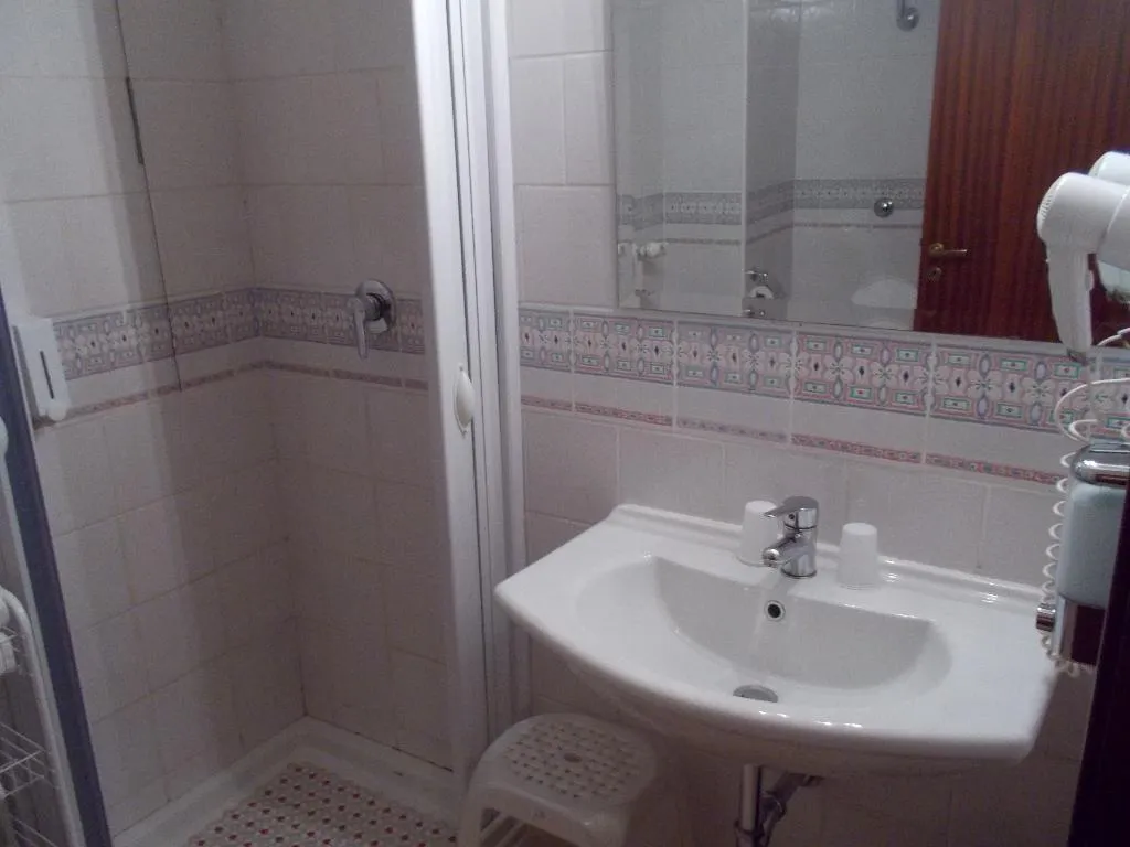 QUADRUPLE STANDARD Room, Royal Hotel Montevergine, Naples