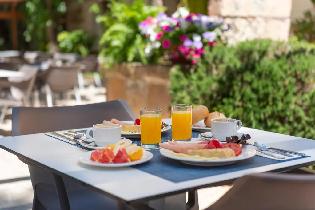 Restaurant, Hotel  Castell dels Hams by Palia, Majorca
