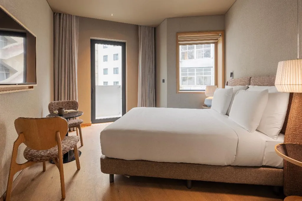 SINGLE WITH BALCONY Room, Evolution Valbom, Lisbon