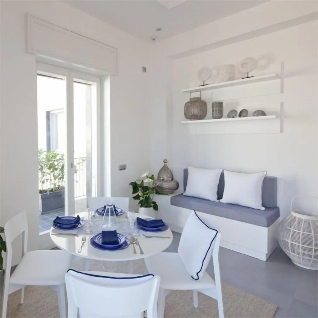 APARTMENT WITH DOUBLE BED Room, Cubo Apartments, Naples