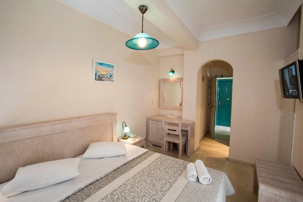 Double or Twin STANDARD Room, Andreas Aparthotel, Santorini
