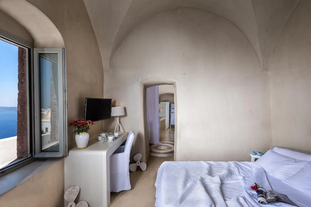 SUITE WITH PRIVATE POOL Room, Mythical Blue Luxury Suites, Santorini