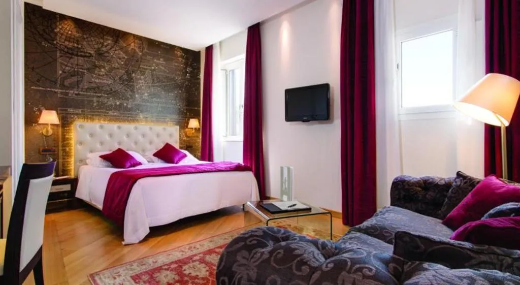 Double or Twin SUPERIOR Room, Nazionale, Rome