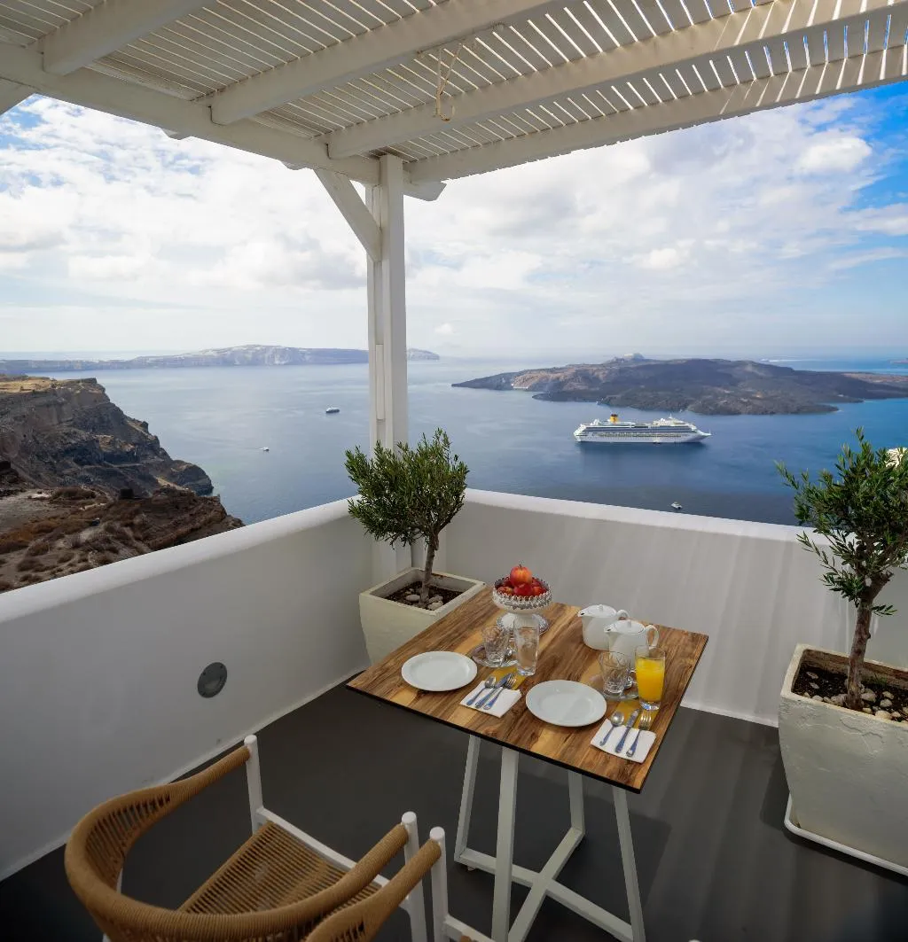DOUBLE STANDARD Room, Kamares Apartments, Santorini