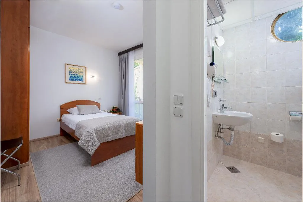 SINGLE WITH BALCONY Room, Vis, Dubrovnik