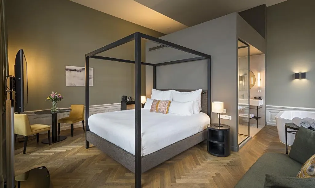 JUNIOR SUITE STANDARD Room, Pestana Amsterdam Riverside, Amsterdam