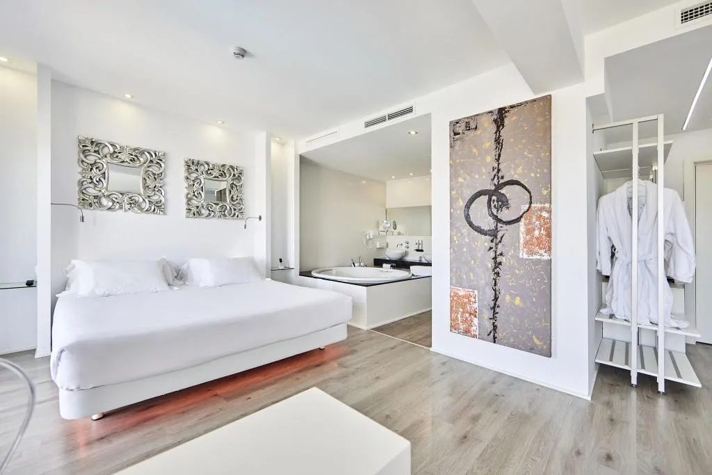 JUNIOR SUITE DELUXE WITH JACUZZI Room, Astoria Playa, Majorca