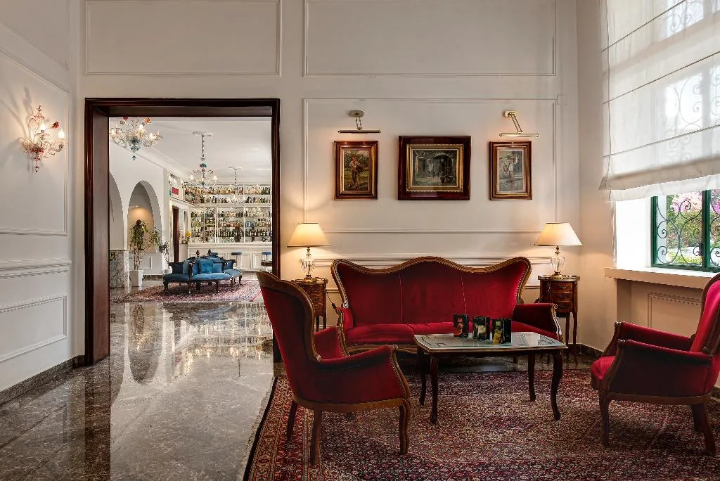 Lobby, Majestic Palace, Naples