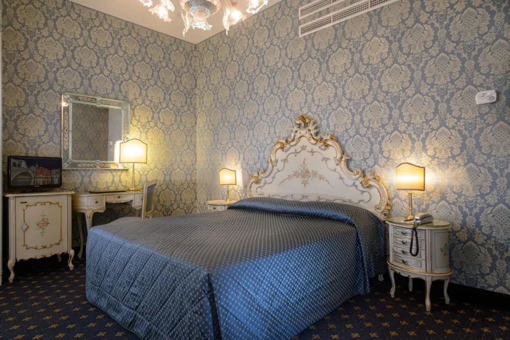 Double or Twin CLASSIC Room, Rialto Hotel, Venice
