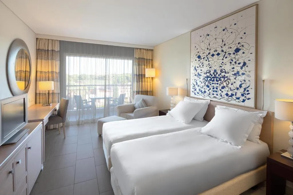 TWIN DELUXE Room, Hilton Vilamoura As Cascatas Golf Resort & Spa, Algarve