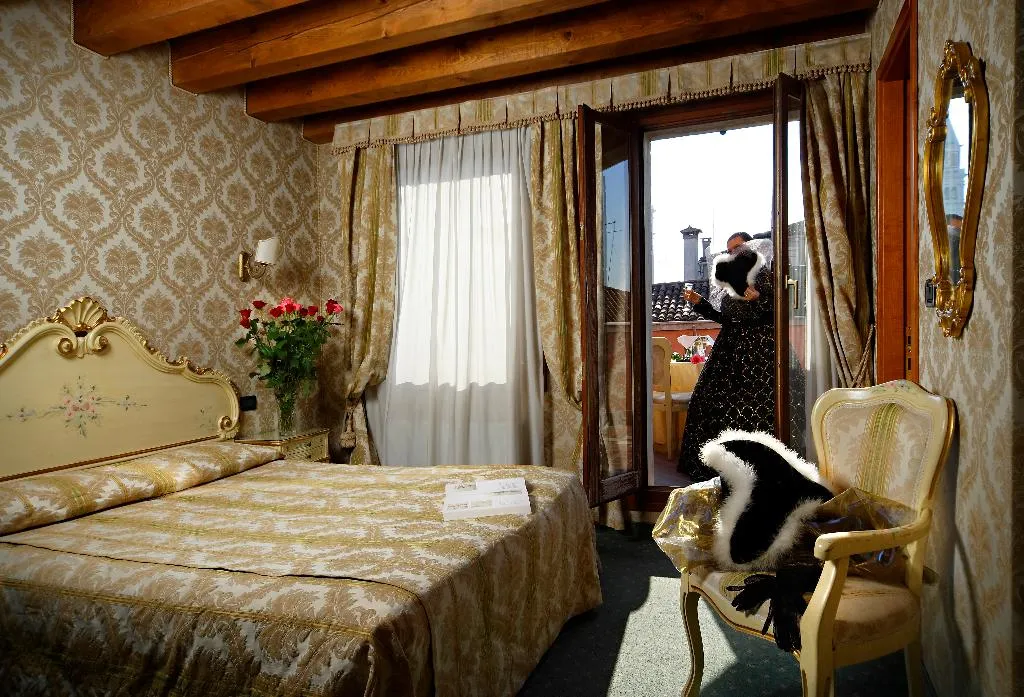 Room, Gorizia A La Valigia, Venice