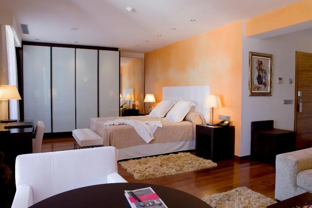 JUNIOR SUITE STANDARD Room, Mirador De Dalt Vila, Ibiza