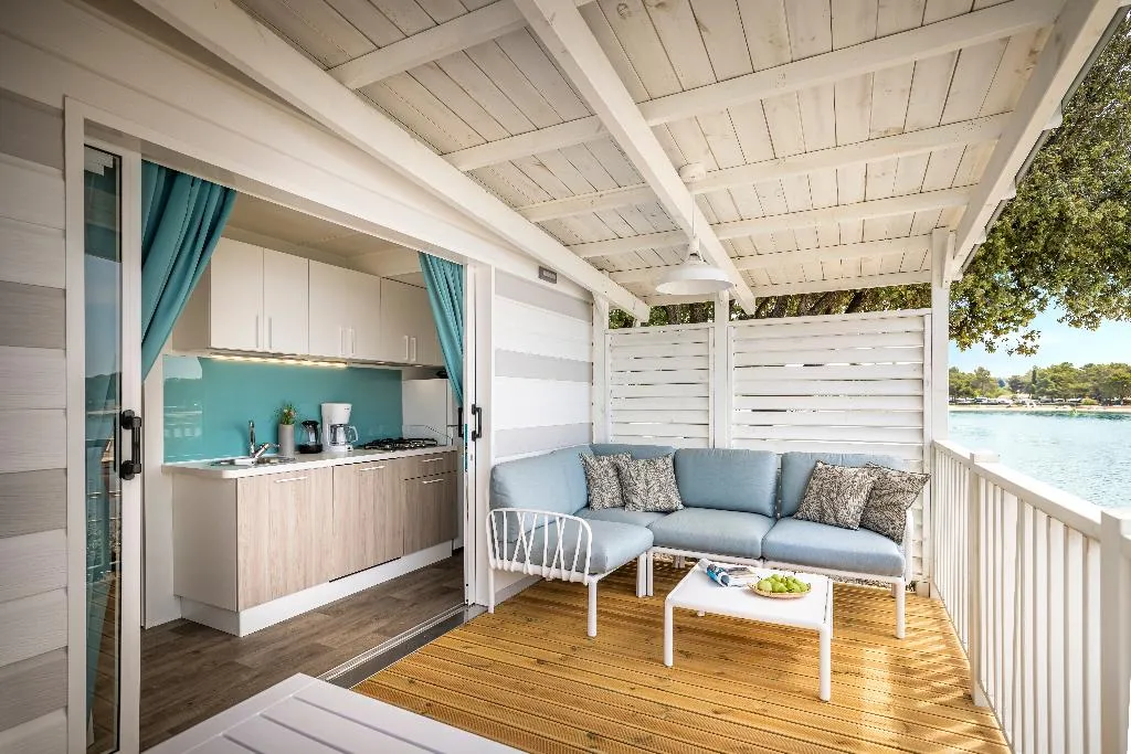 MOBILE HOME SUPERIOR WITH VIEWS Room, Valkanela Campsite Mobile Homes, Istria