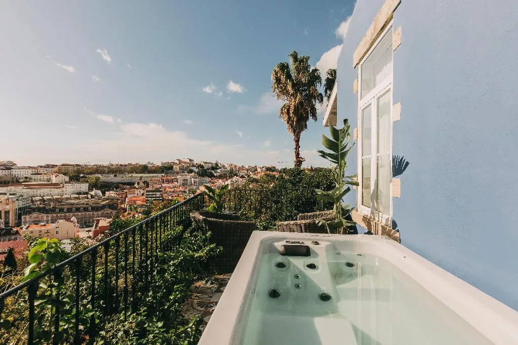 DOUBLE WITH JACUZZI Room, Torel Palace Lisboa, Lisbon