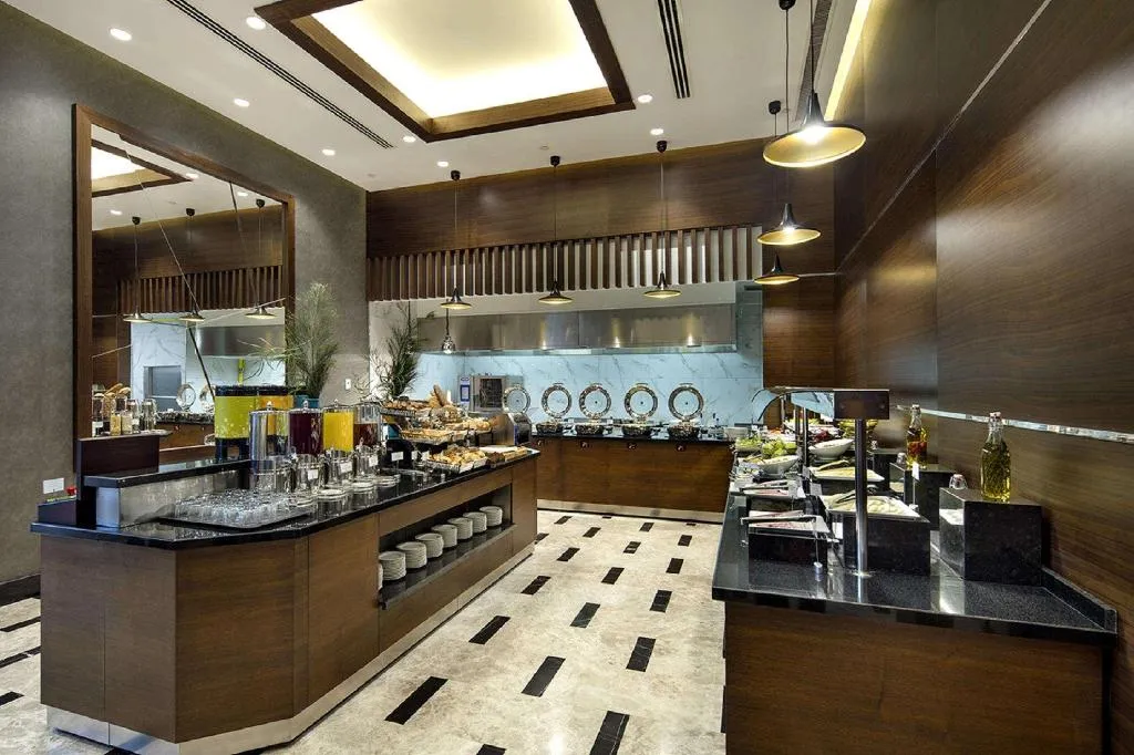 Restaurant, Hilton Garden Inn Izmir Bayrakli, Izmir