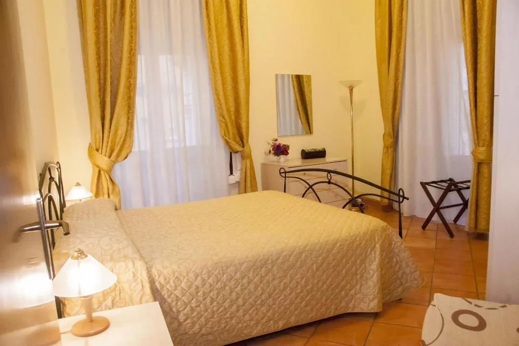 Room, Residence Confalone, Naples