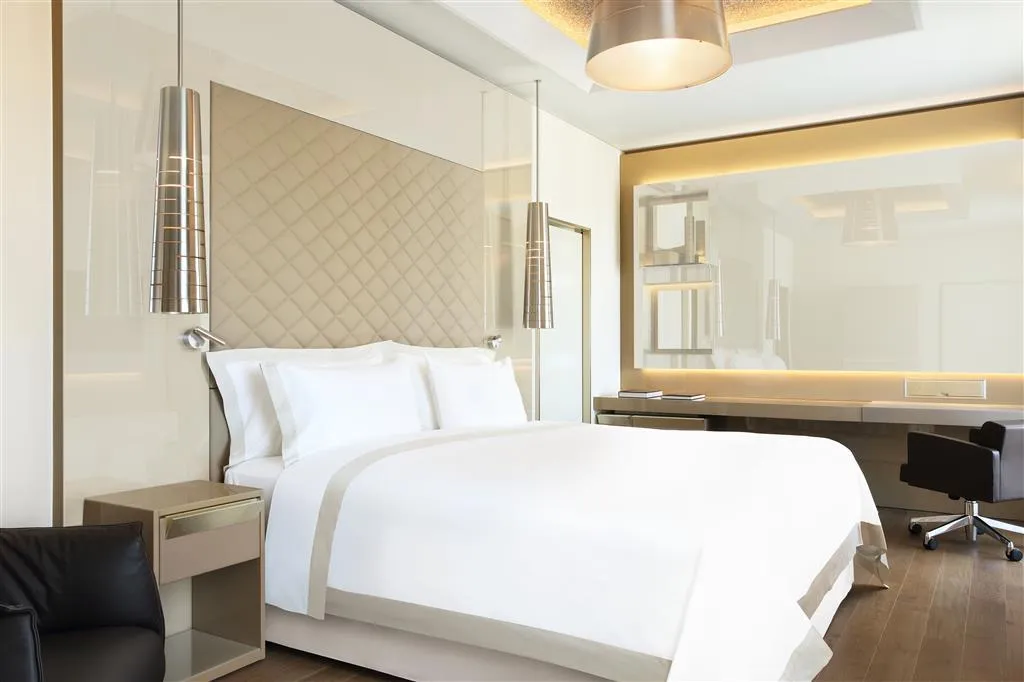Room, Excelsior Hotel Gallia, a Luxury Collection Hotel, Milan