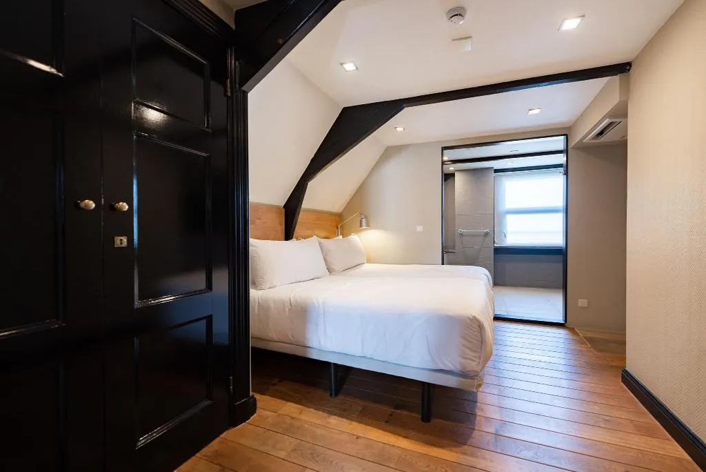 DOUBLE KING SIZE BED Room, Catalonia Vondel Amsterdam, Amsterdam