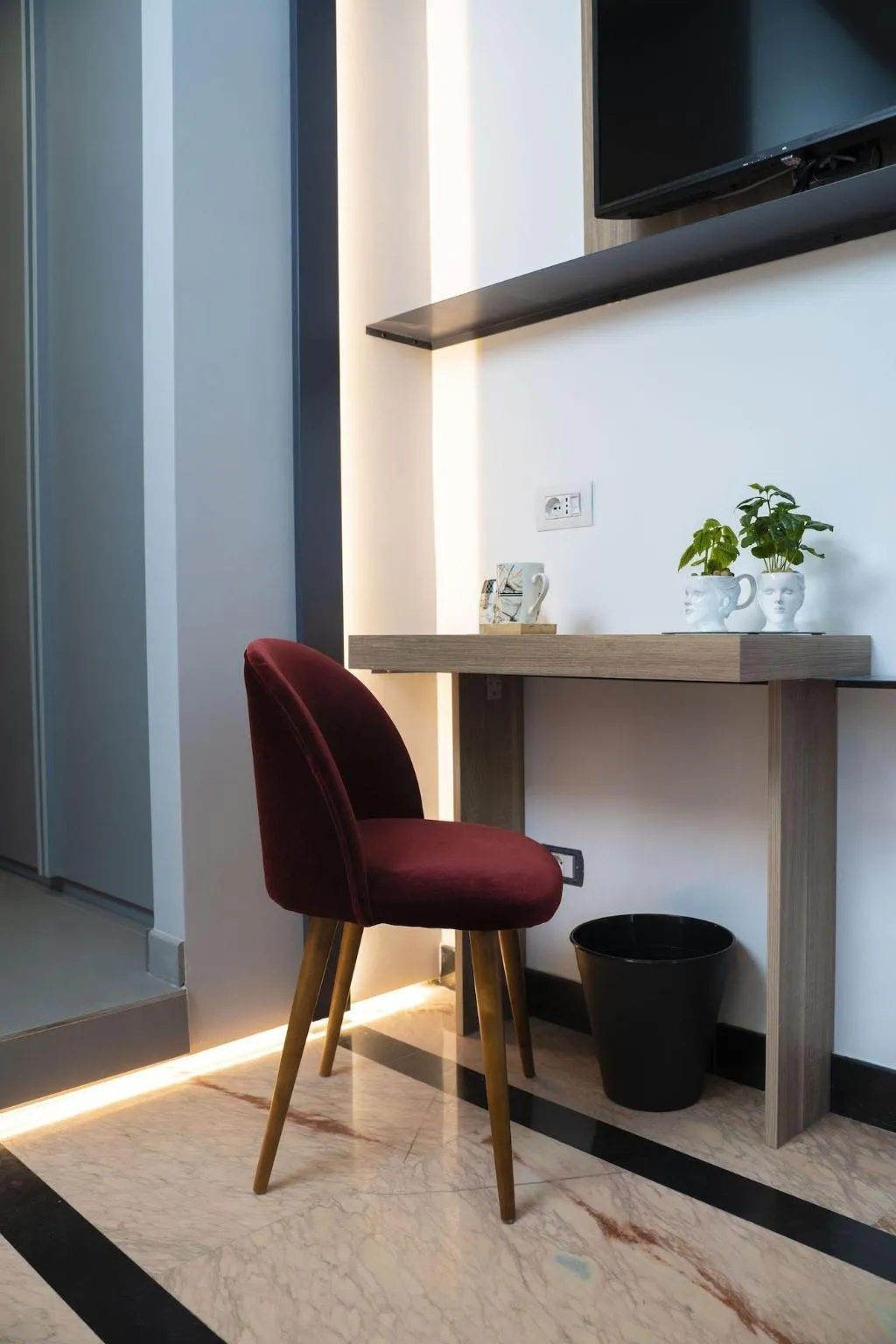 Room, Rettifilo 311, Naples