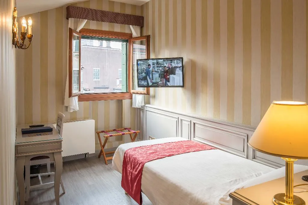SINGLE COMFORT Room, La Fenice et des Artistes, Venice