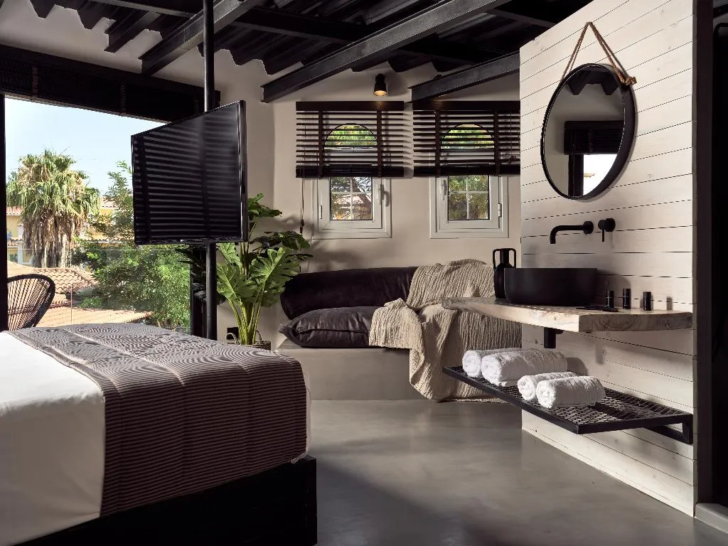 Double or Twin EXECUTIVE LAND VIEW Room, Gloria Maris Hotel Suites & Villas, Zante