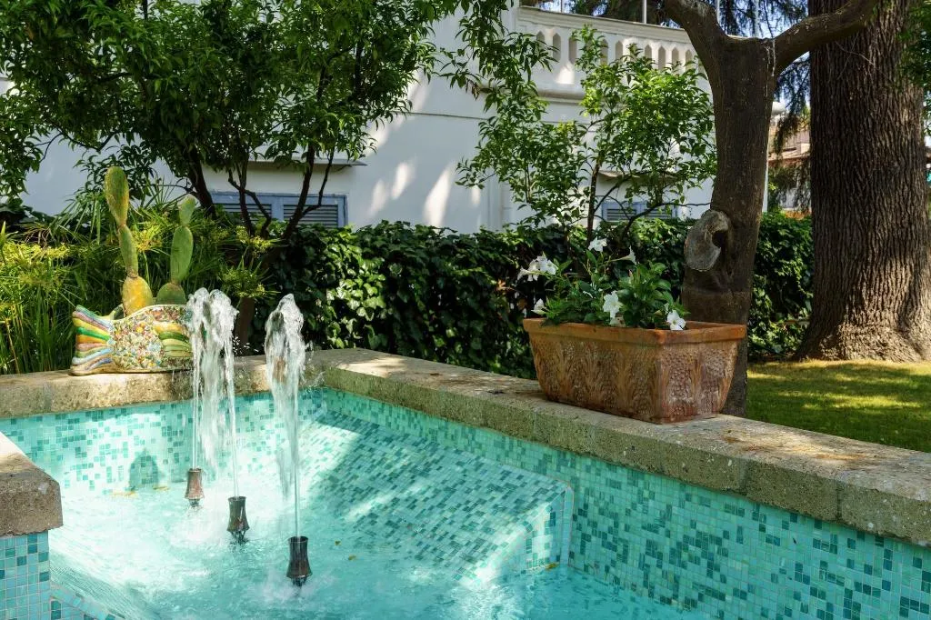 Sports and Entertainment, Villa Manning Relais, Naples