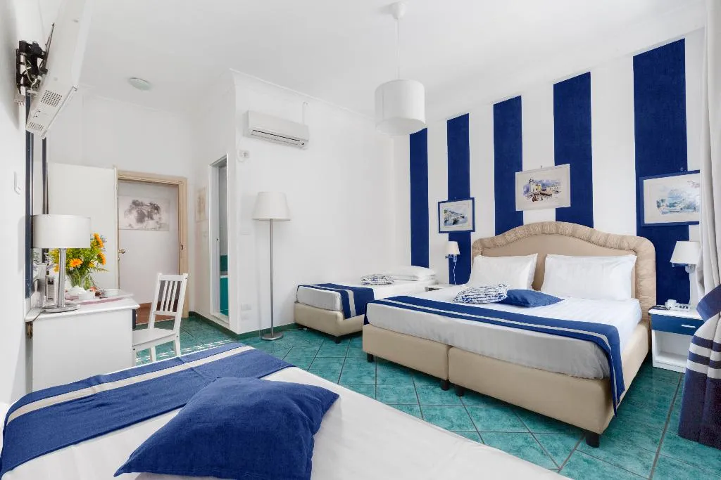 QUADRUPLE DELUXE Room, Hotel Herculaneum, Naples