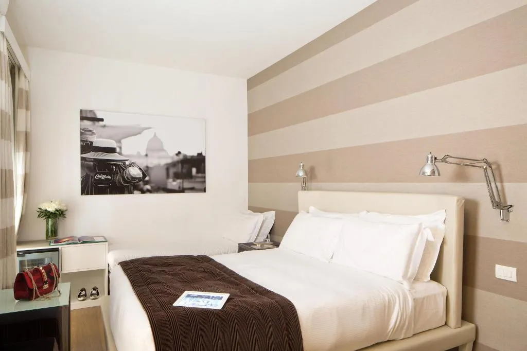 General view, Via Del Corso Home, Rome