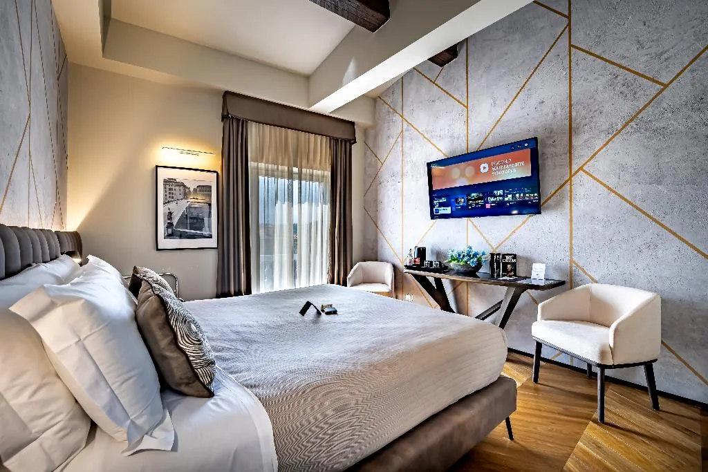 JUNIOR SUITE DELUXE WITH TERRACE Room, Palazzo Alfieri, Florence