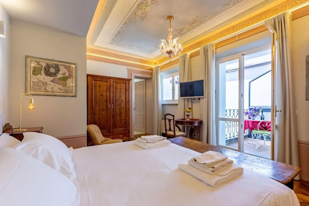 Room, Villa Tortorelli, Florence