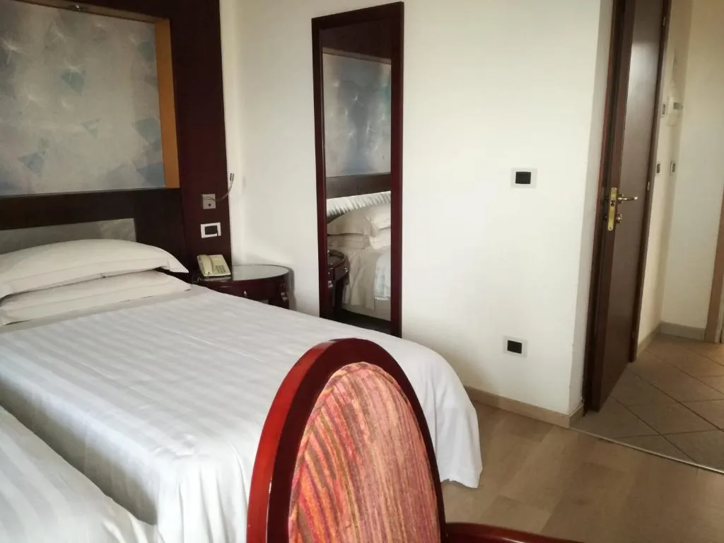 DOUBLE SINGLE USE STANDARD Room, Mercure Olbia, Olbia